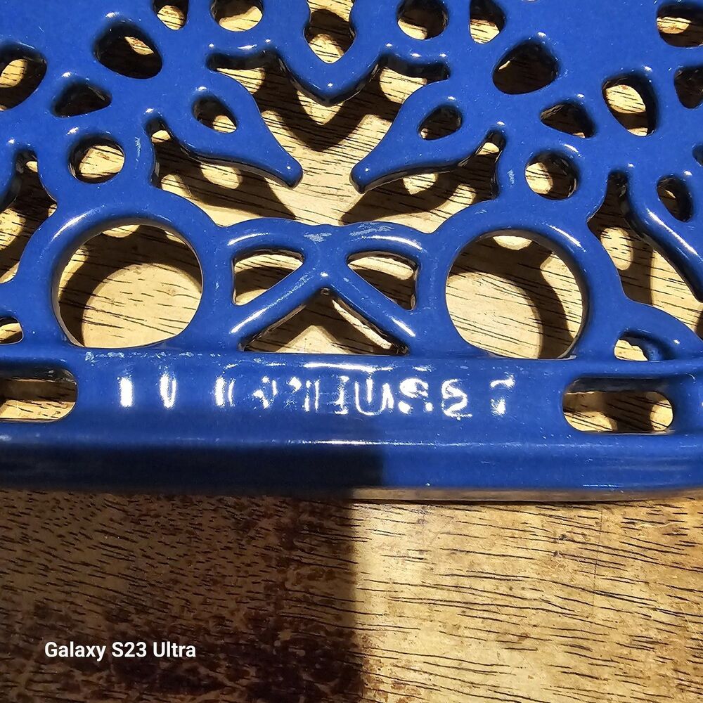 Le Creuset Trivet Warmer Pot Stand Cast Iron Enamel Candle Blue Oval France - Picture 4 of 9